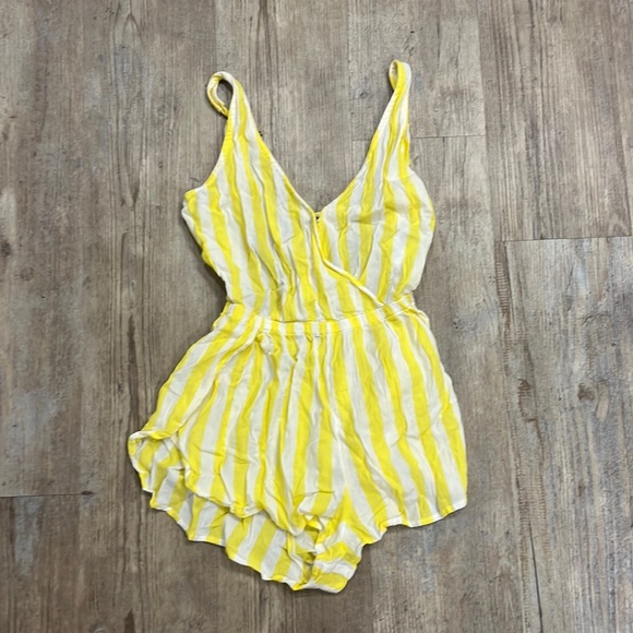 Abercrombie & Fitch Swim Abercrombie And Fitch Yellow And White